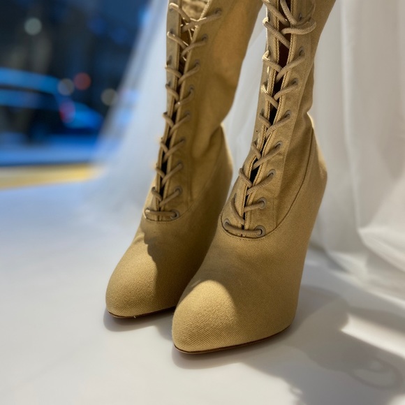 Classic Yeezy Lace Heel Boots - Picture 3 of 3